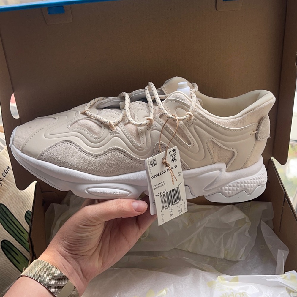 COPY - Adidas OZWEEGO plus NWT